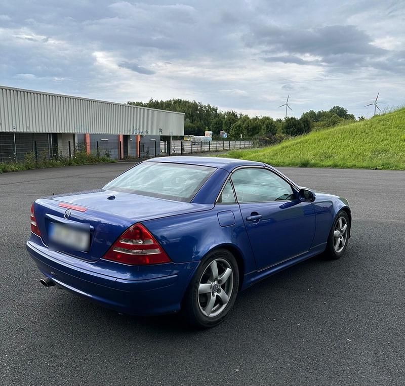 Gebraucht Mercedes SLK230 193 PS (141 kW) 2001 Blau Cabrio
