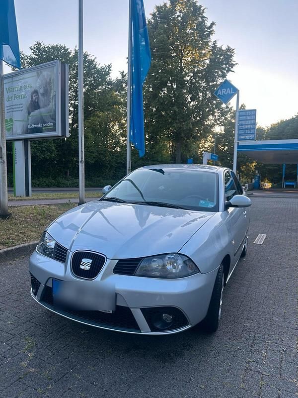 Grau Gebraucht 2006 Seat Ibiza Kleinwagen | 2.300 € (Teuer) - Bild 1/4