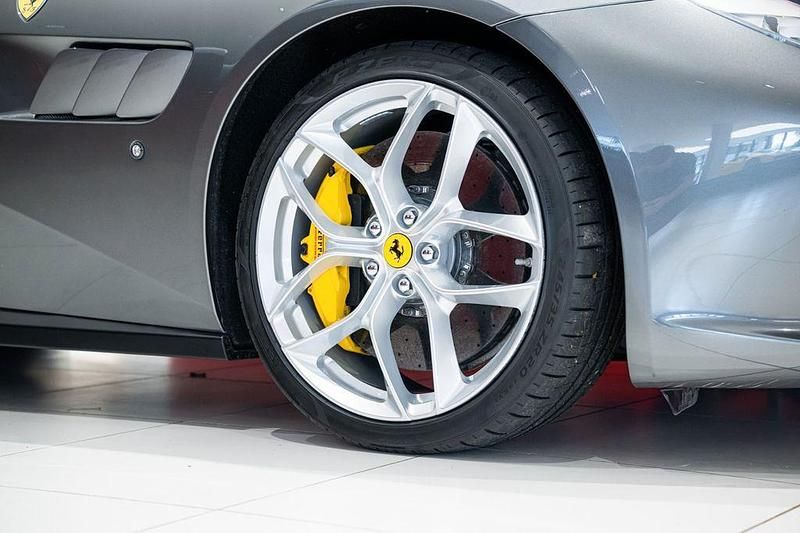Gebraucht Ferrari GTC4Lusso 610 PS (448 kW) 2018 Grau Kombi