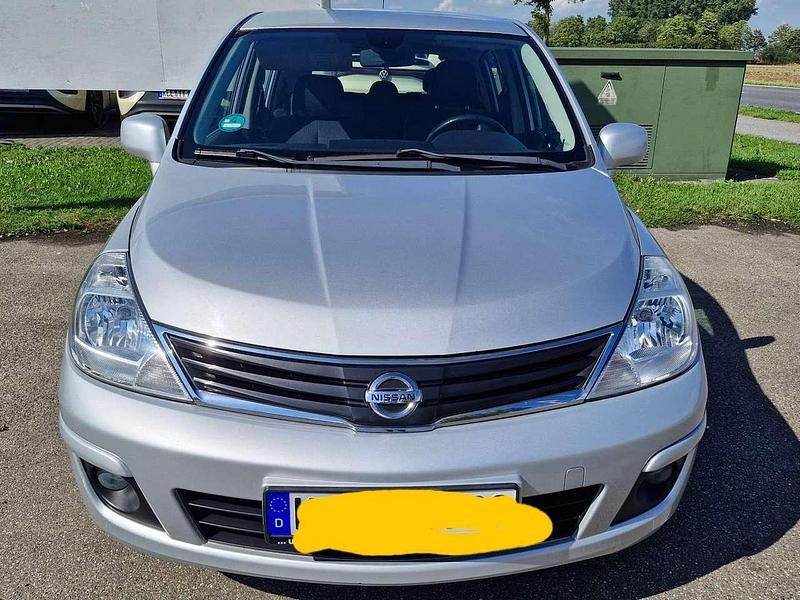 Silber Gebraucht 2010 Nissan Tiida Acenta Limousine | 3.500 € (Fairer Preis) - Bild 1/4