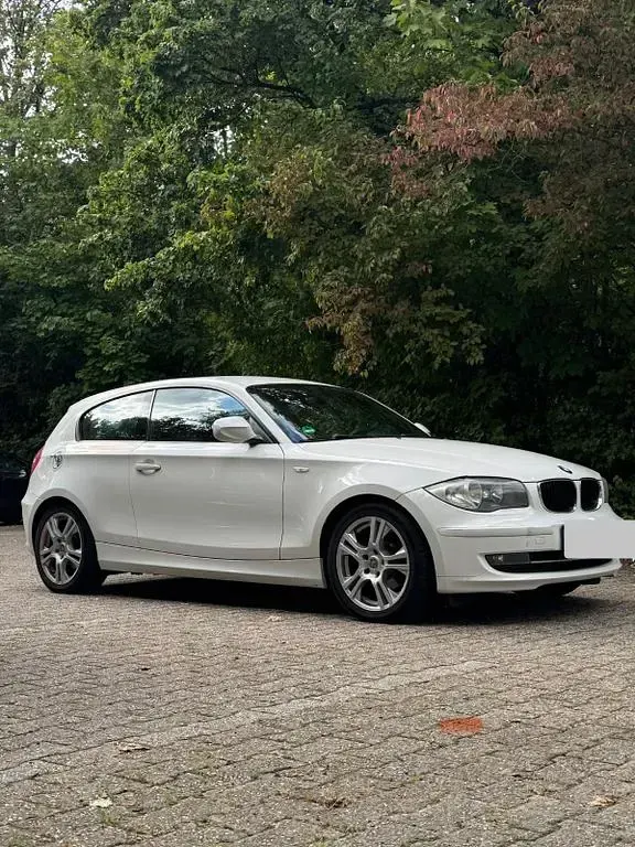 Gebraucht BMW 116 116 PS (85 kW) 2011 Weiß Kleinwagen