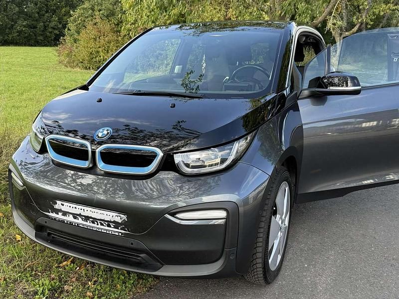 Grau Gebraucht 2020 BMW i3 Kleinwagen | 17.400 € (Fairer Preis) - Bild 1/4