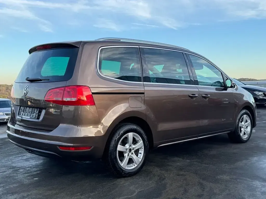 Gebraucht VW Sharan Comfortline 140 PS (102 kW) 2011 Braun Van / Kleinbus