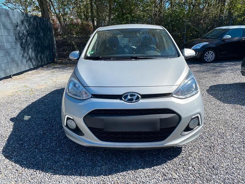 Gebraucht Hyundai i10 88 PS (64 kW) 2014 Silber Kleinwagen
