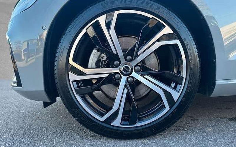 Gebraucht Volvo V60 Plus 197 PS (144 kW) 2025 Grau Kombi