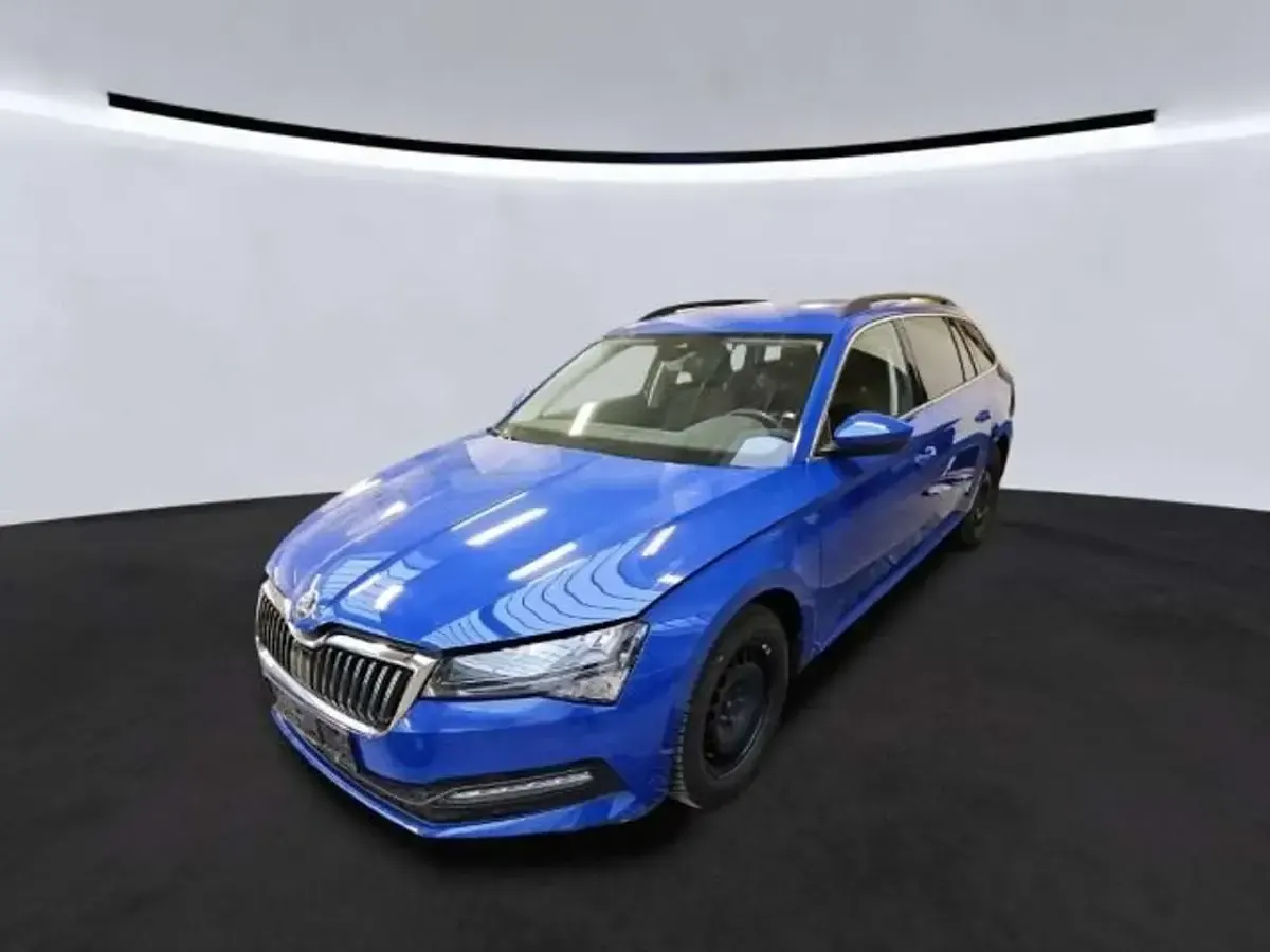 Gebraucht Skoda Superb Ambition 150 PS (110 kW) 2022 Energyblau Kombi