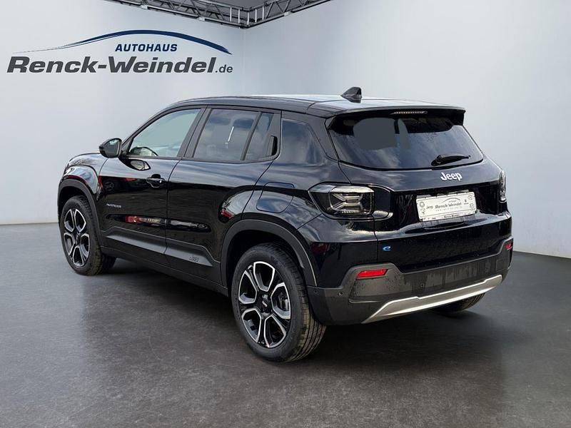 Neu Jeep Avenger EV Summit 114 kW (156 PS) 2025 Solid black clear coat (schwarz) SUV