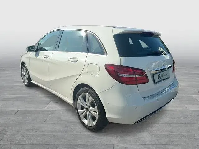 Gebraucht Mercedes B200 Urban 136 PS (100 kW) 2018 Weiß Kleinwagen