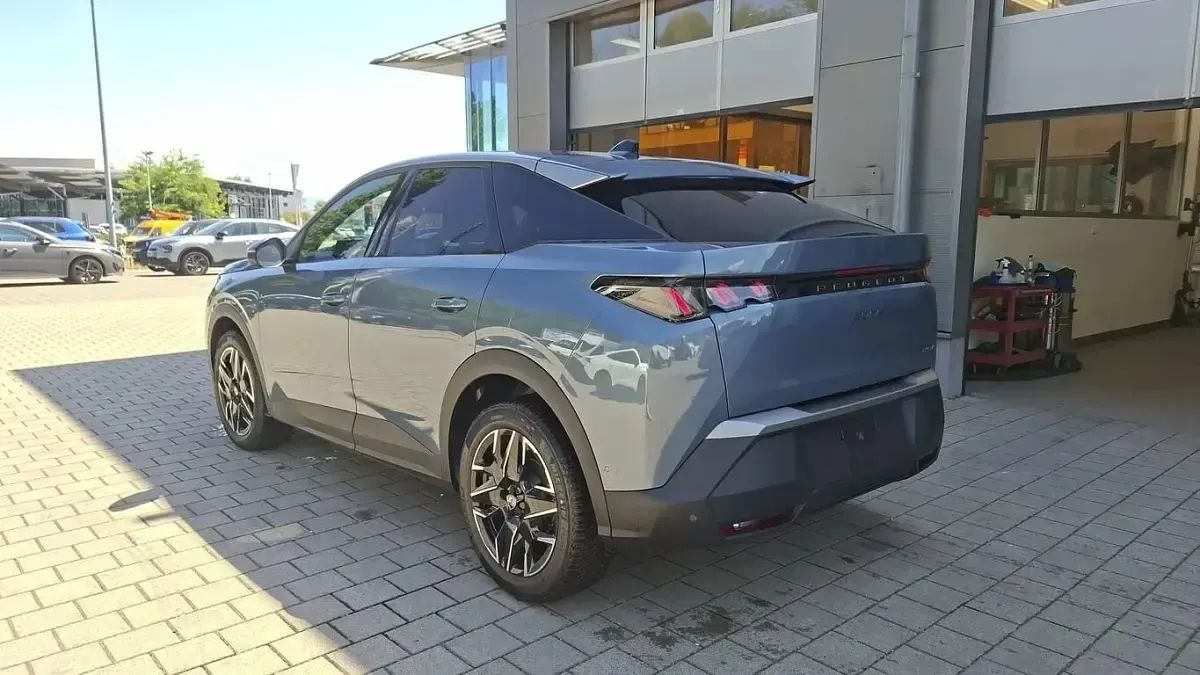 Neu Peugeot 3008 Allure 136 PS (100 kW) 2026 Ingaro blau metallic SUV