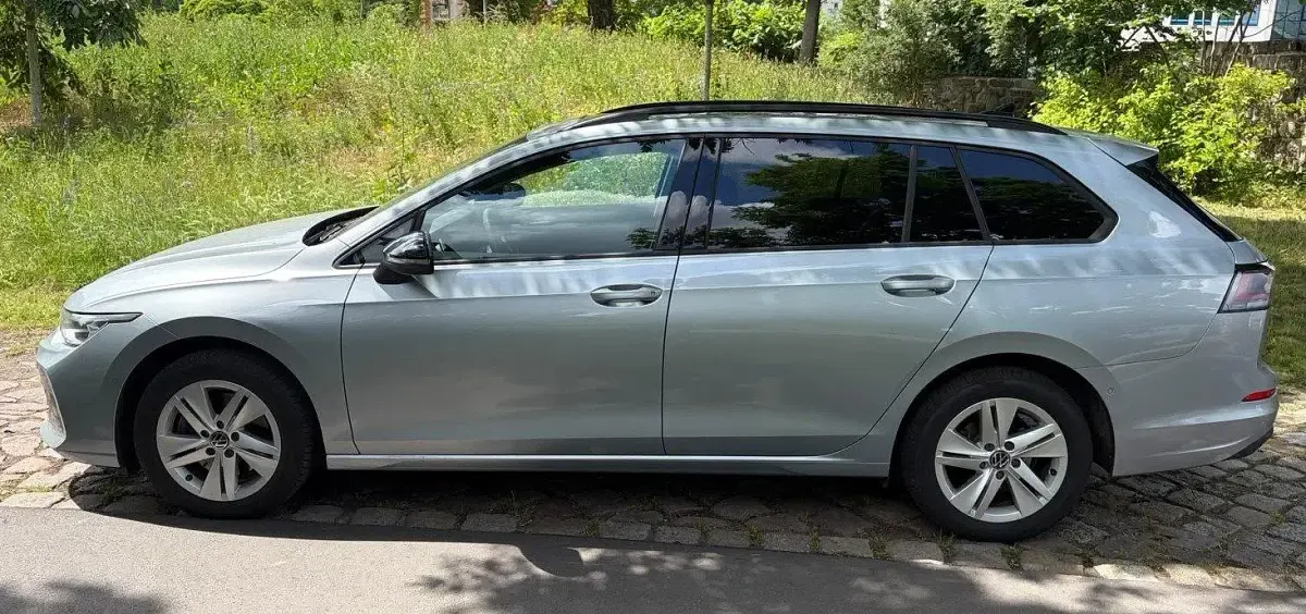 Gebraucht VW Golf VIII 150 PS (110 kW) 2024 Silber Kombi