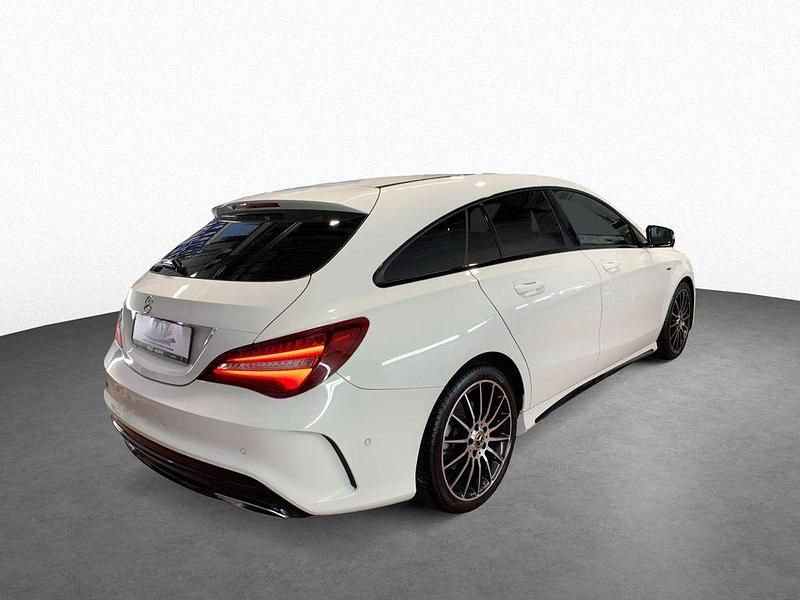 Gebraucht Mercedes CLA200 Shooting Brake AMG 156 PS (114 kW) 2017 Calcitweiss  unilack Kombi