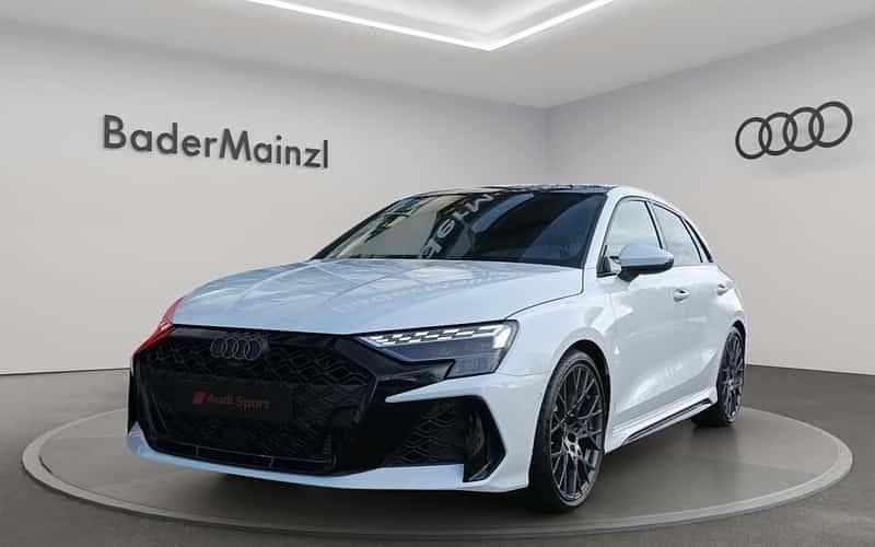 Weiß Gebraucht 2025 Audi RS3 Sportback Ambiente Kleinwagen | 71.930 € (Fairer Preis) - Bild 1/4