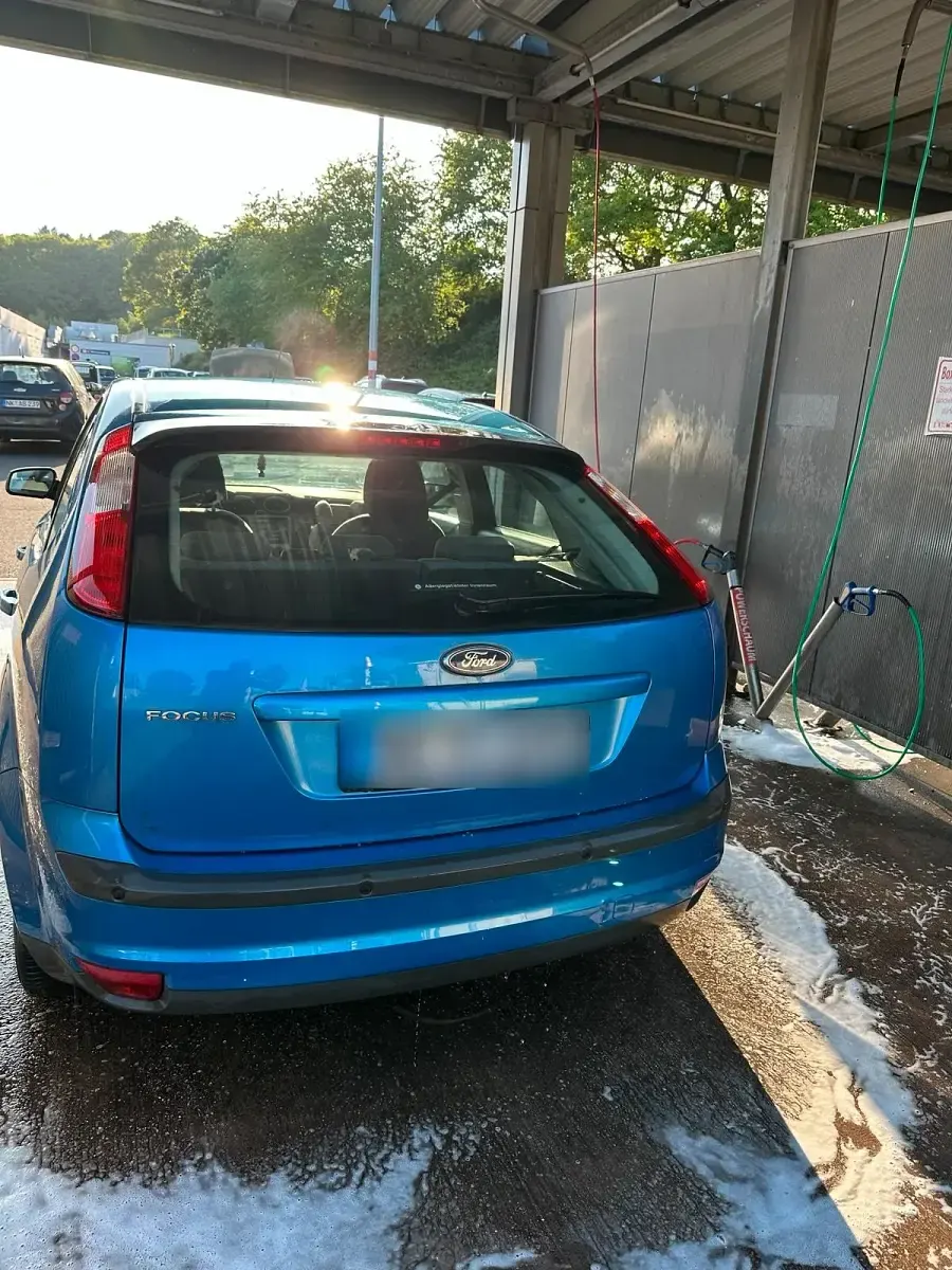 Używany Ford Focus 72 KM (52 kW) 2006 Niebieski Sedan/Limuzyna