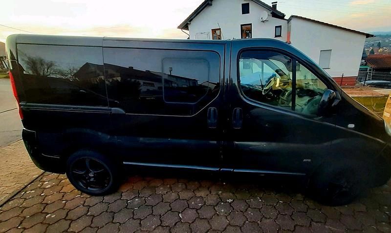 Używany Opel Vivaro 114 KM (83 kW) 2008 Czarny Minivan