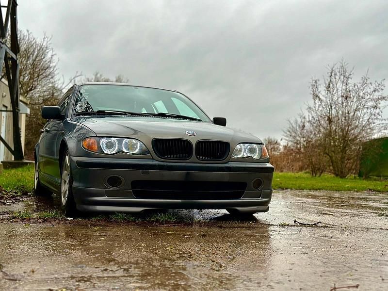 Gebraucht BMW 320 150 PS (110 kW) 2002 Grau Kombi