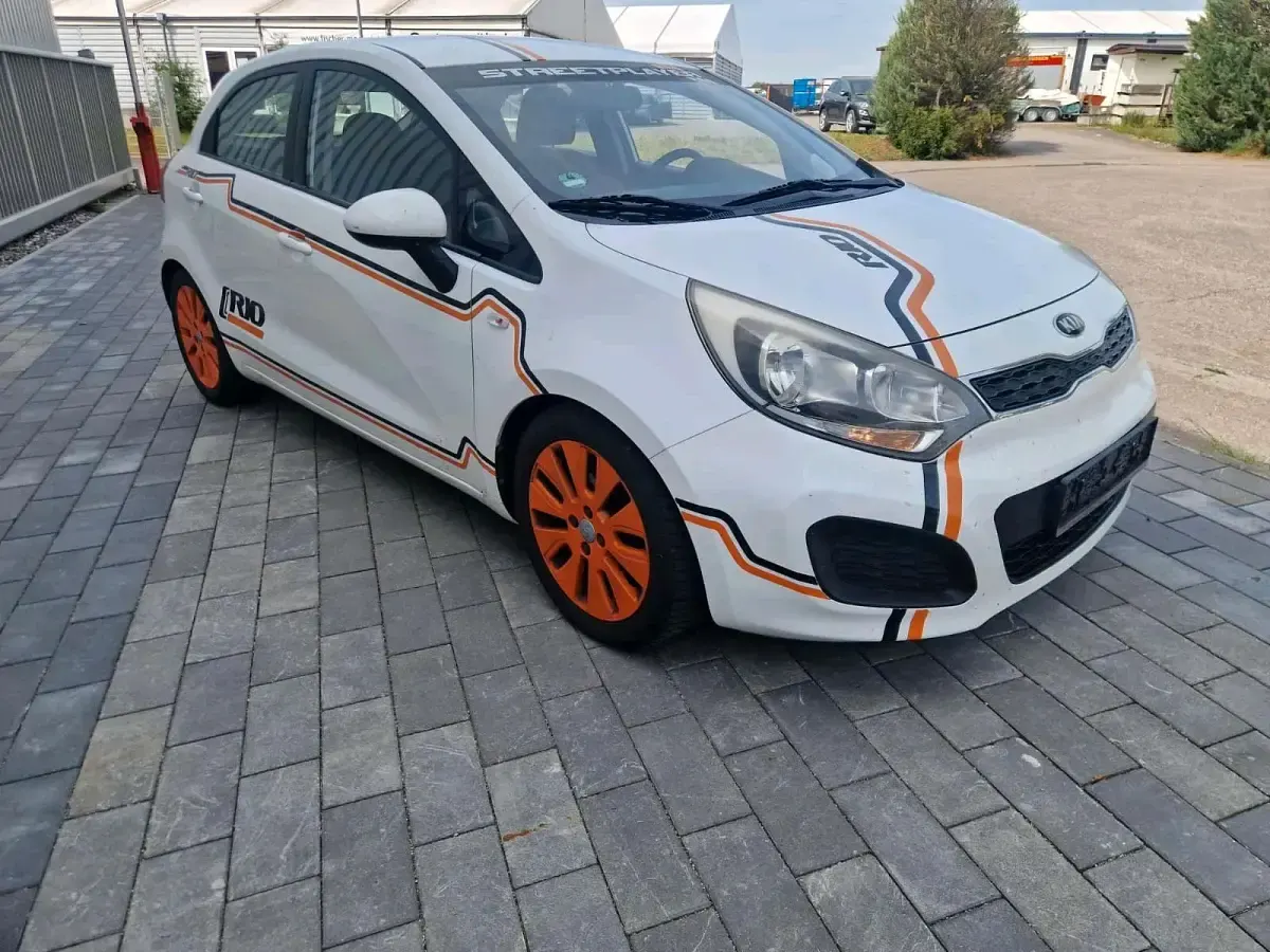 Gebraucht Kia Rio 109 PS (80 kW) 2013 Weiß Kleinwagen