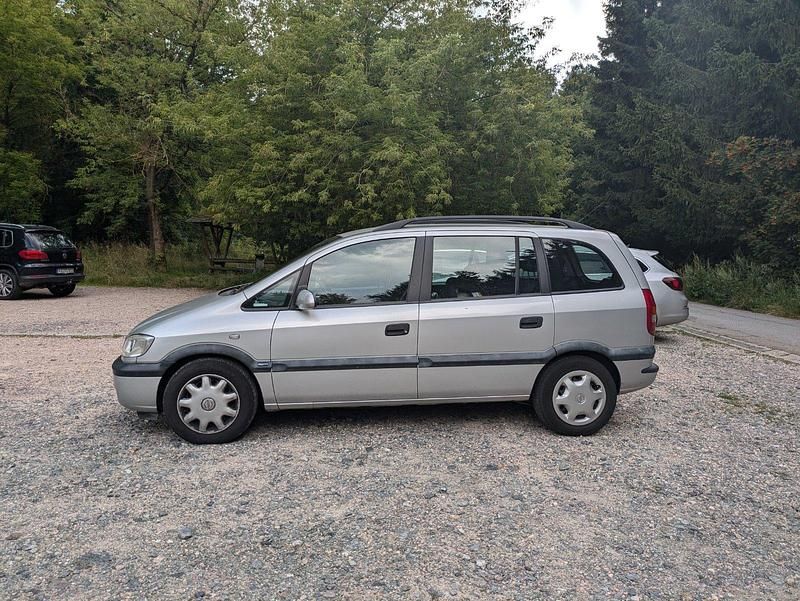 Silber Gebraucht 2002 Opel Zafira Van / Kleinbus | 3.500 € (Teuer) - Bild 1/4