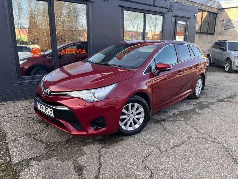Rot Gebraucht 2018 Toyota Avensis Comfort Limousine | 7.800 € (Superpreis) - Bild 1/4