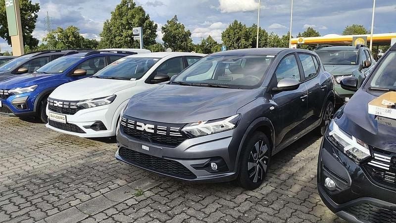 Dolomitgrau Gebraucht 2025 Dacia Sandero Expression Kleinwagen | 14.848 € (Superpreis) - Bild 1/4