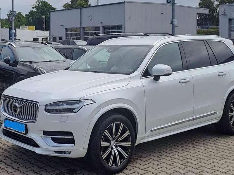 Gebraucht Volvo XC90 Plus 250 PS (183 kW) 2023 Crystal white / metallic SUV