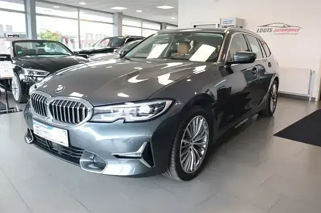 Gebraucht BMW 330 Luxury Line 184 PS (135 kW) 2020 Grau Kombi