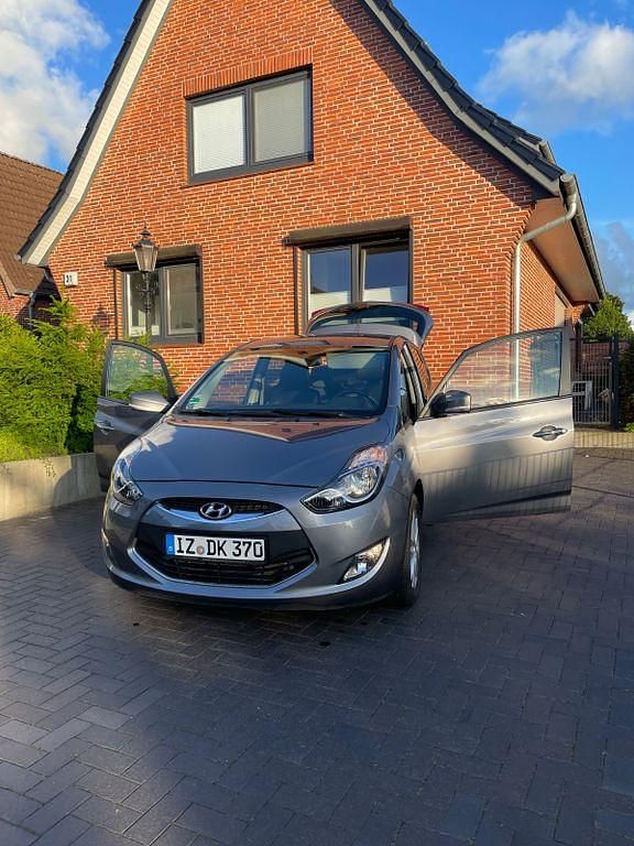Schwarz Gebraucht 2014 Hyundai ix20 Edition Van / Kleinbus | 8.400 € (Fairer Preis) - Bild 1/4