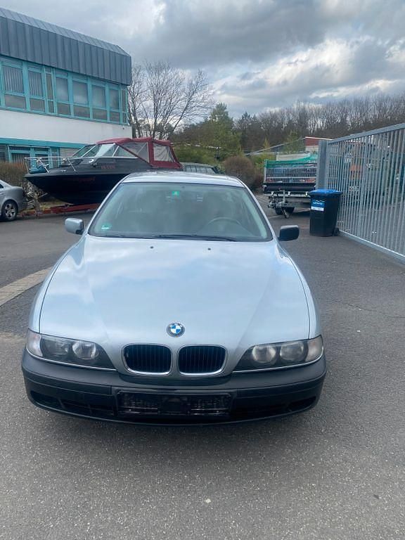 Gebraucht BMW 520 Basis 150 PS (110 kW) 1998 Silber Limousine