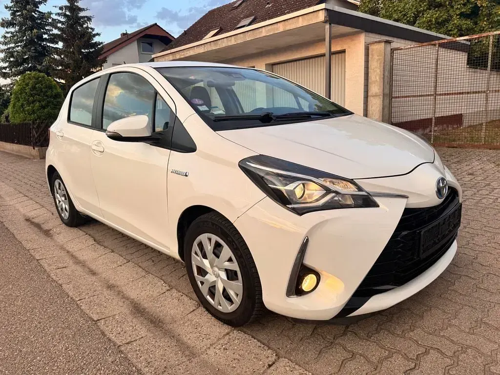 Gebraucht Toyota Yaris 101 PS (74 kW) 2019 Weiß Limousine