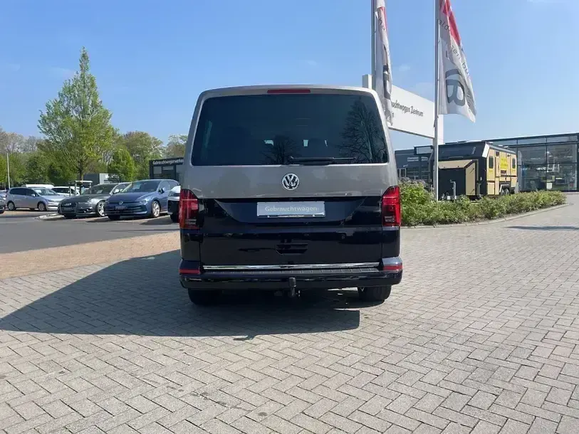 Usado VW Multivan Highline 204 HP (150 kW) 2023 Bege Monovolume