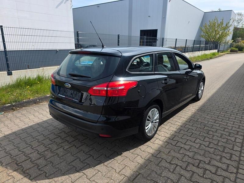 Second-hand Ford Focus Ambiente 105 CP (77 kW) 2015 Negru Break