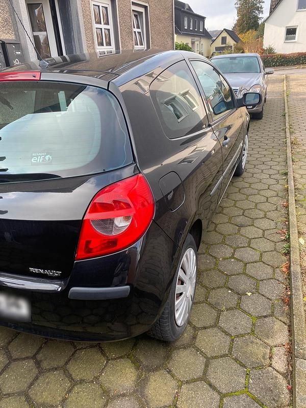 Gebraucht Renault Clio II 87 PS (63 kW) 2007 Schwarz Kleinwagen