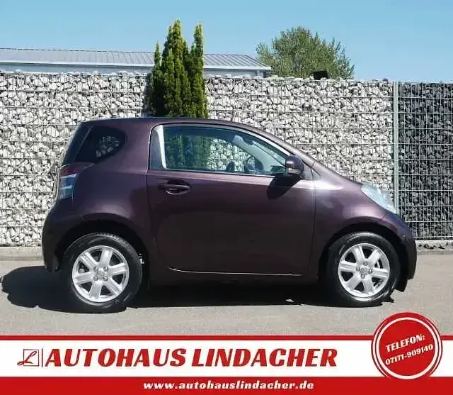 Gebraucht Toyota iQ 68 PS (50 kW) 2010 Deep amethyst mica metallic Kleinwagen