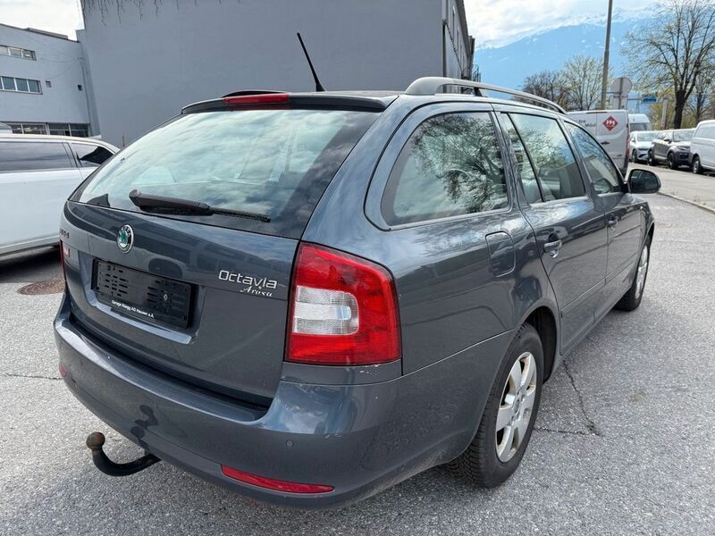 Gebraucht Skoda Octavia Ambition 160 PS (117 kW) 2011 Grau Kombi