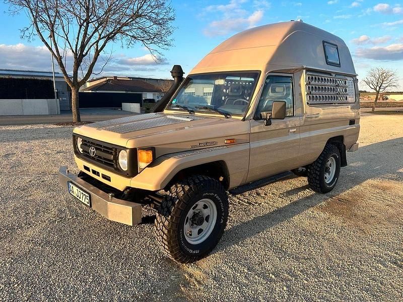 Beige Gebraucht 1998 Toyota Land Cruiser SUV | 49.999 € - Bild 1/4