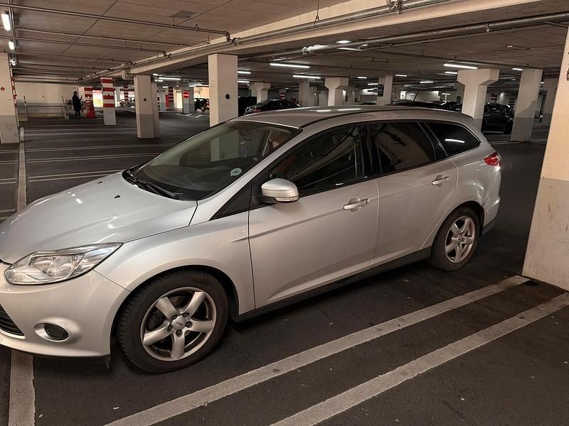 Gebraucht Ford Focus 95 PS (69 kW) 2013 Silber Kombi