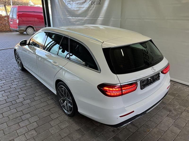 Gebraucht Mercedes E220 AMG 194 PS (142 kW) 2020 Weiß Limousine