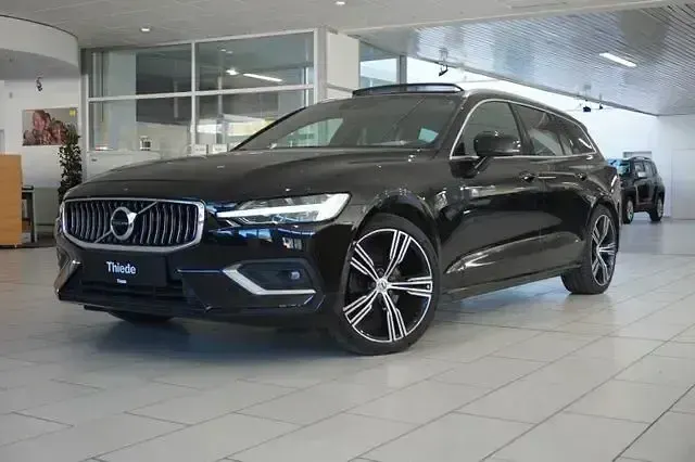 Gebraucht Volvo V60 Inscription 190 PS (139 kW) 2018 Black stone Kombi
