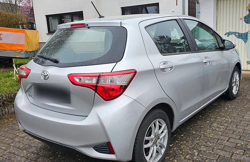 Gebraucht Toyota Yaris 111 PS (81 kW) 2018 Silber Kleinwagen