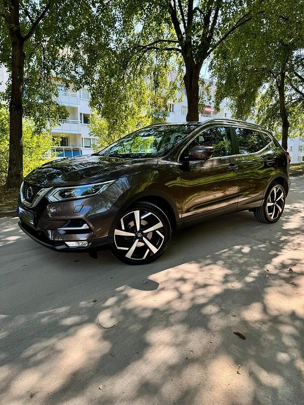 Braun Gebraucht 2018 Nissan Qashqai 360º SUV | 17.695 € (Fairer Preis) - Bild 1/4