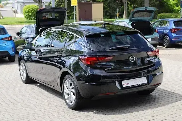 Gebraucht Opel Astra 125 PS (91 kW) 2019 Dark inc metallic Limousine