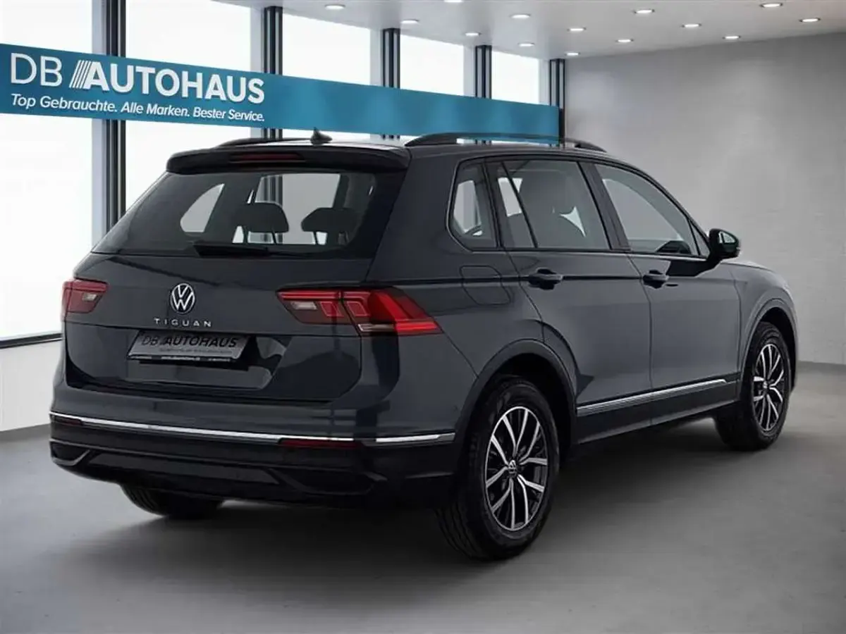 Gebraucht VW Tiguan Life 122 PS (89 kW) 2024 Grau SUV