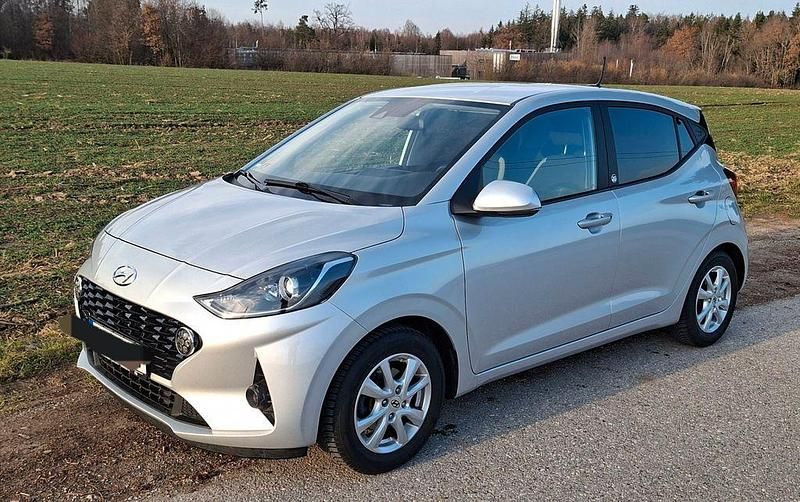 Gebraucht Hyundai i10 Edition 30 67 PS (49 kW) 2021 Silber Kleinwagen