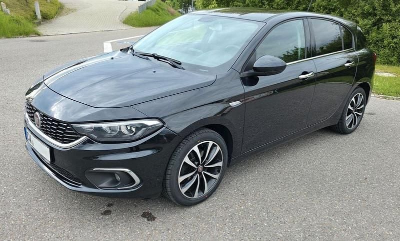 Schwarz Gebraucht 2017 Fiat Tipo Lounge Limousine | 8.000 € (Fairer Preis) - Bild 1/4