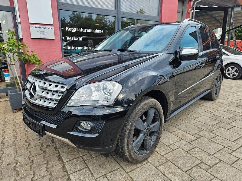 Schwarz Gebraucht 2009 Mercedes ML350 Sport SUV | 9.890 € (Fairer Preis) - Bild 1/4