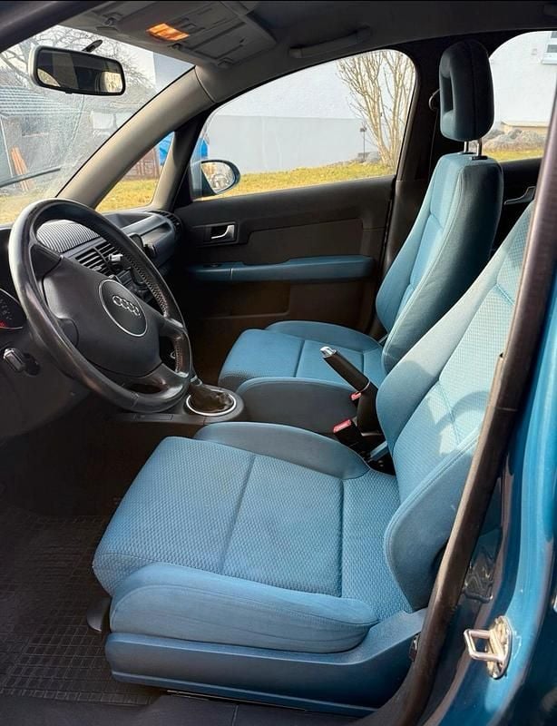 Second-hand Audi A2 75 CP (55 kW) 2002 Albastru Hatchback