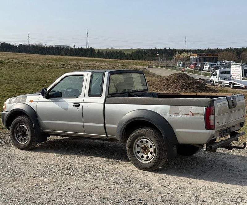 Gebraucht Nissan Navara 133 PS (97 kW) 2009 Silber Pickup
