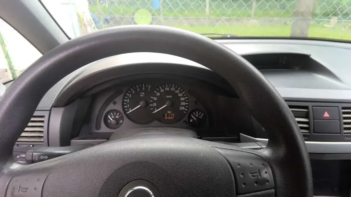 Używany Opel Meriva 90 KM (66 kW) 2004 Srebrny Minivan