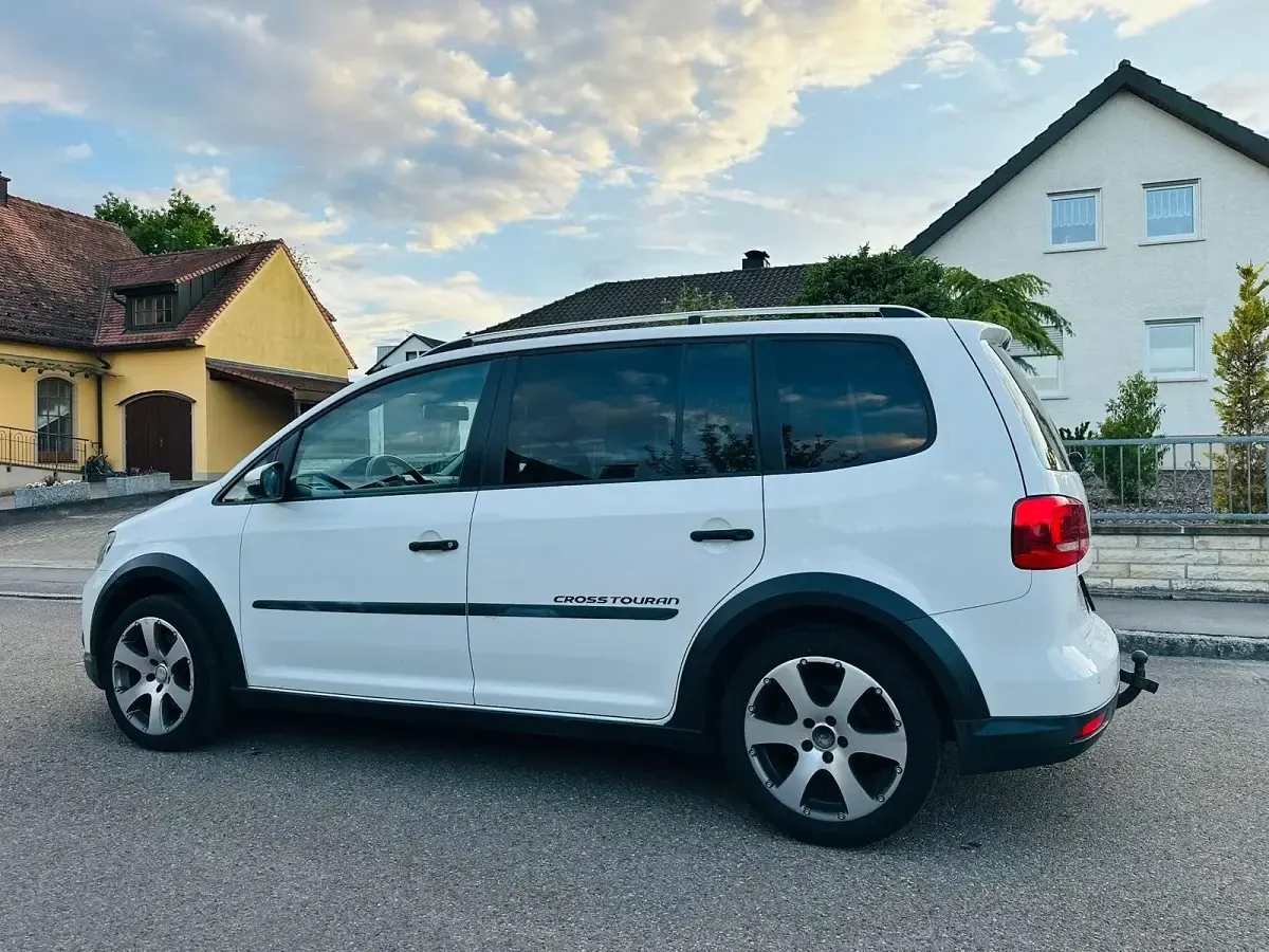Gebraucht VW Touran Cross 140 PS (102 kW) 2012 Weiß Van / Kleinbus
