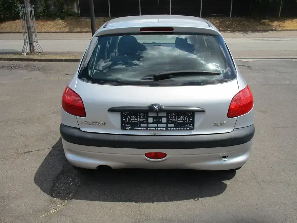 Gebraucht Peugeot 206 Style 75 PS (55 kW) 2002 Silber Limousine