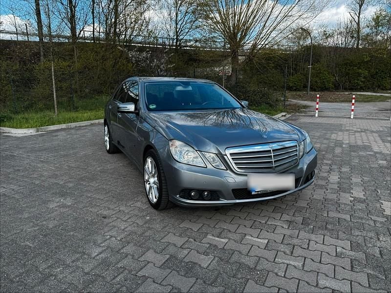 Gebraucht Mercedes E220 170 PS (125 kW) 2009 Grau Limousine
